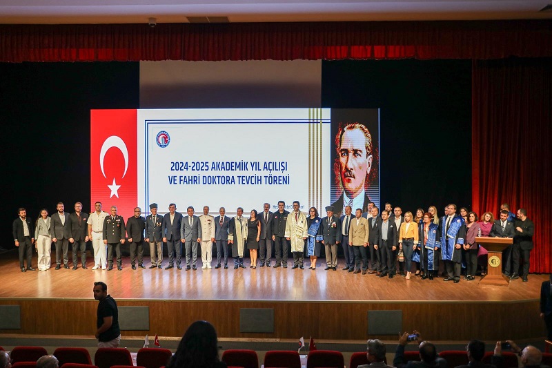 Valimiz Doç. Dr. Ömer TORAMAN, ÇOMÜ 2024-2025 Akademik Yıl Açılışı ve Fahri Doktora Tevcih Töreni’ ne Katıldı 