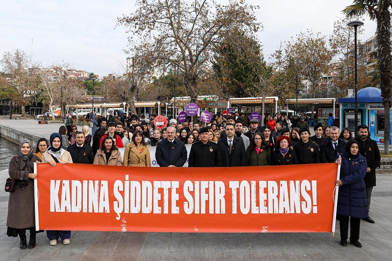 Çanakkale'de Kadına Yönelik Şiddete Karşı Uluslararası Mücadele Günü Kapsamında Farkındalık Yürüyüşü Gerçekleştirildi