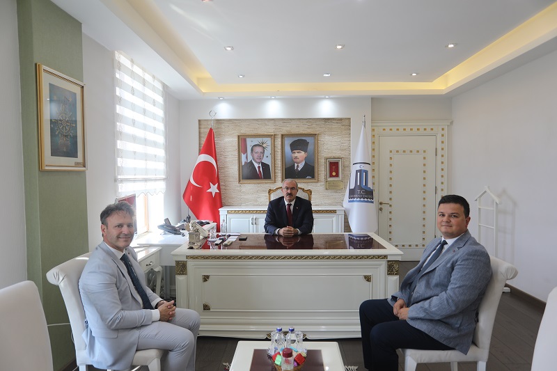 Gelibolu Belediye Başkanı Dr. Ali Kamil SOYUAK, Valimiz Doç. Dr. Ömer TORAMAN’a Hayırlı Olsun Ziyaretinde Bulundu.